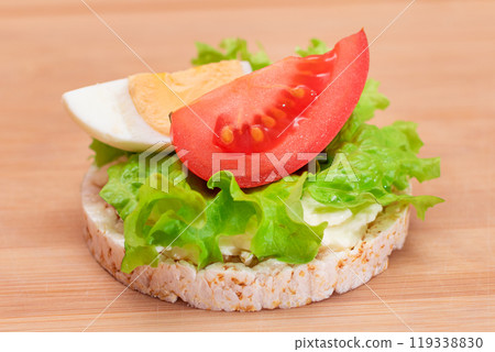 Rice Cake Sandwich with Tomato, Lettuce and Egg 119338830