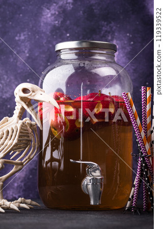 Halloween drink autumn apple cider 119339522