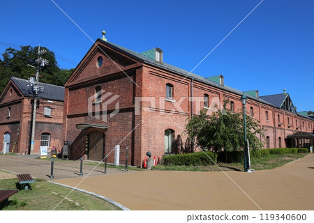 舞鶴紅磚公園與海上自衛隊艦（舞鶴灣）/【京都府舞鶴市】 119340600