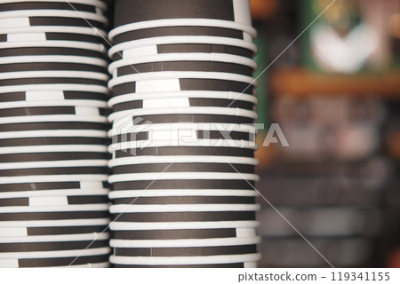 Lots of paper coffee cups at cafe  119341155