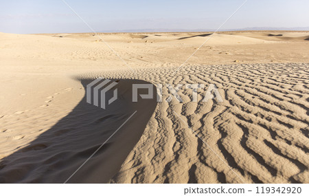 hot day in the Sahara desert 119342920