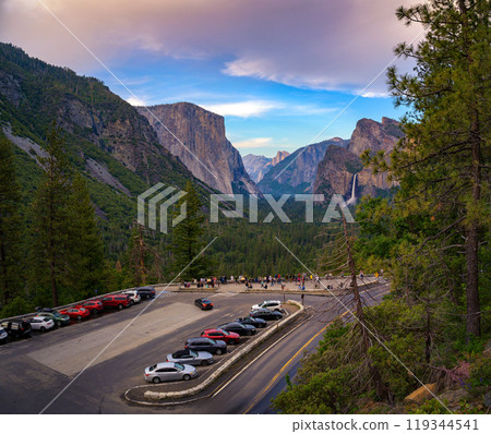 Tunnel View Overlook at Yosemite National Park, California 119344541