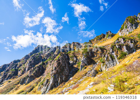[Nagano Prefecture] Senjojiki Cirque and Mt. Hoken in autumn 119346318