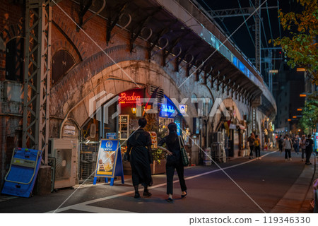 東京夜間鐵道警衛下的風景－拍攝美食餐廳、上班族等下班回家的背影 119346330