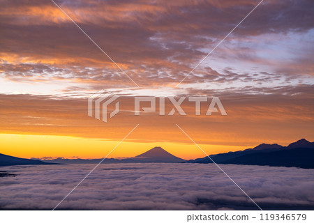 【長野縣】黎明時分的富士山和雲海，秋天的高博奇高原 119346579