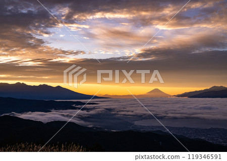 【長野縣】黎明時分的富士山和雲海，秋天的高博奇高原 119346591