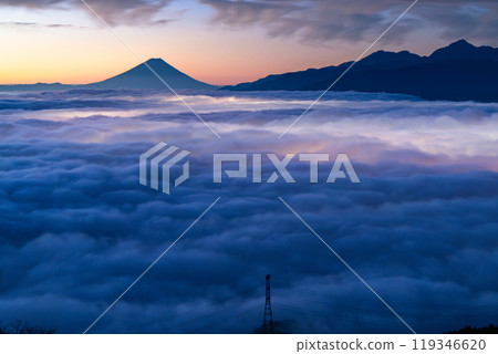 【長野縣】黎明時分的富士山和雲海,秋天的高博奇高原 【長野縣】黎明時分的富士山和雲海,秋天的高博奇高原 119346620