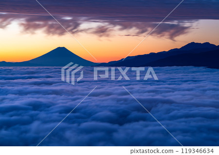 【長野縣】黎明時分的富士山和雲海，秋天的高博奇高原 119346634