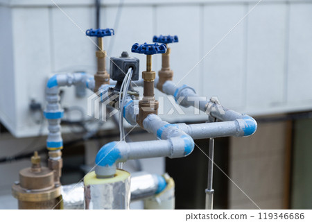 接水槽周圍的供水管 接水槽周圍的供水管 119346686