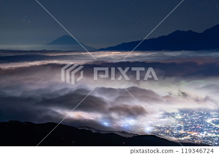 <Nagano Prefecture> Mt. Fuji and the Great Sea of Clouds - Autumn at Takabocchi Plateau 119346724