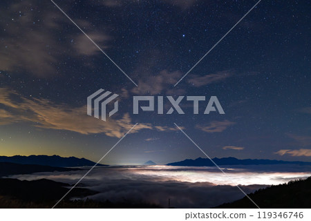 【長野縣】秋天的富士山和大片雲海、高博奇高原 119346746