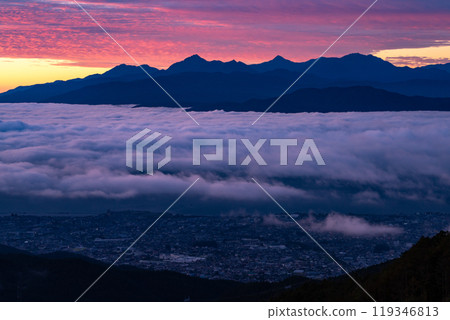 <Nagano Prefecture> Southern Alps and the Great Sea of Clouds at Dawn, Autumn at Takabocchi Plateau <Nagano Prefecture> Southern Alps and the Great Sea of Clouds at Dawn, Autumn at Takabocchi Plateau 119346813