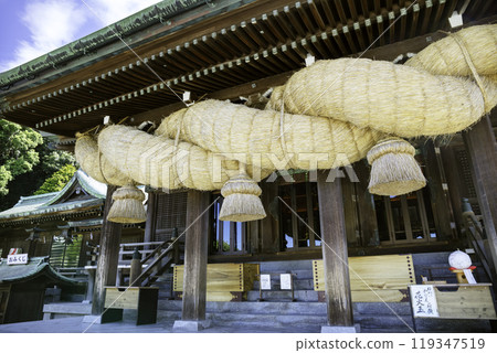 Miyajidake Shrine (Fukutsu City, Fukuoka Prefecture), home to the largest shimenawa rope in Japan Miyajidake Shrine (Fukutsu City, Fukuoka Prefecture), home to the largest shimenawa rope in Japan 119347519