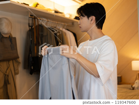 一個男人的室內肖像 119347600