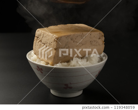 Pour the dashi broth over the tofu Pour the dashi broth over the tofu 119348059