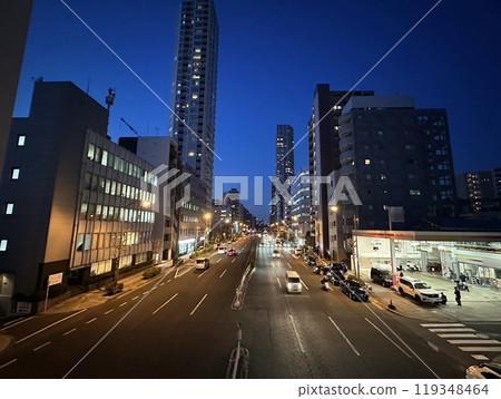 傍晚的國道1號線。 傍晚的國道1號線。 119348464