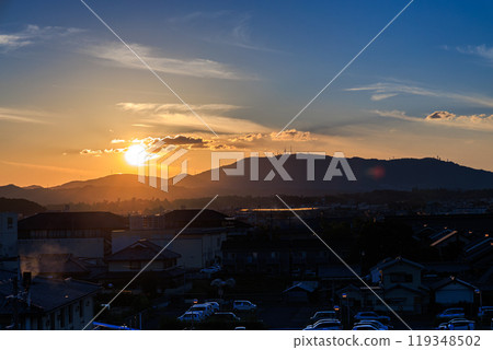 Evening view of Shijo Oji in Nara City, a view from the rooftop of the Minara Parking Lot commercial facility, the gradation of the sunset and blue sky on the mountainside 119348502
