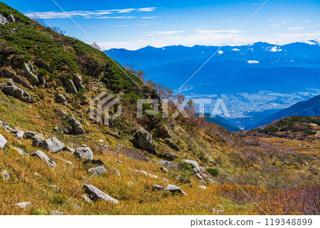 [Nagano Prefecture] Autumn at Senjojiki Cirque, overlooking the Ina Basin and the Southern Alps 119348899