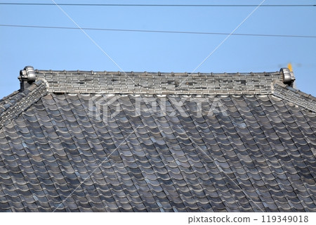 Tile roof of Japan 119349018