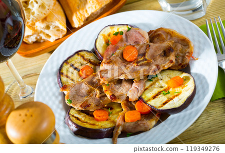 Roasted lamb meat with grilled eggplant 119349276