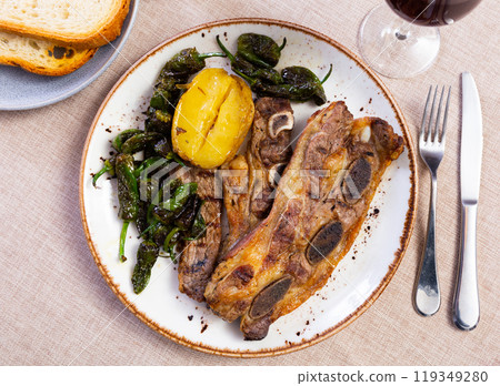 Churrassco with potato and pepper served in a plate 119349280