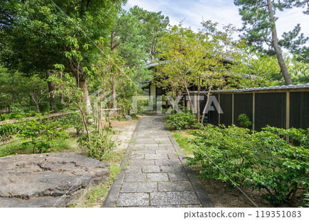 Nagoya City Showa Ward Tsurumai Park Tsurumatei Entrance 119351083