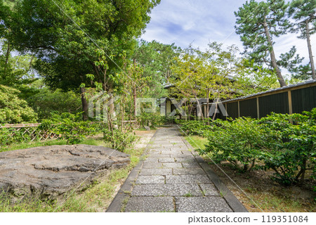 Nagoya City Showa Ward Tsurumai Park Tsurumatei Entrance 119351084