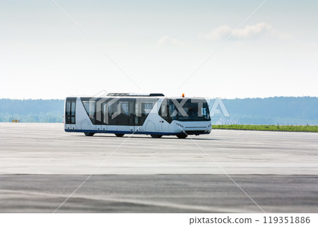 Airport shuttle bus on the taxiway 119351886