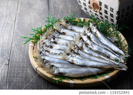 Shishamo (smelt) on a colander 119352841