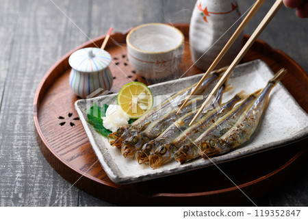 Freshly grilled Shishamo (shishamo with roe) 119352847
