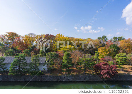 Autumn in Nijo Castle, Kyoto: View from the remains of the castle tower 119352861