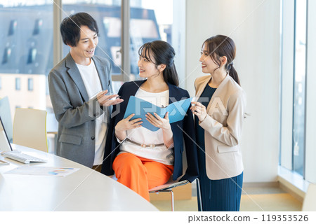 Business people working in an office. Photo courtesy of Denpa Gakuen, Tokyo Electronics College. 119353526