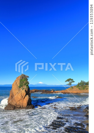 [神奈川縣]晴天時秋屋立石和富士山 119353894