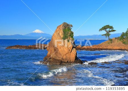 [Kanagawa Prefecture] Akiya Tateishi and Mt. Fuji on a clear day 119353895