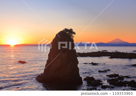 [神奈川縣]秋穀立石和富士山的夜景 119353903