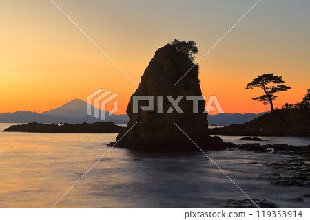 [神奈川縣]秋穀立石和富士山的夜景 119353914