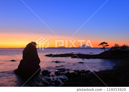 [神奈川縣]秋穀立石和富士山的夜景 119353920