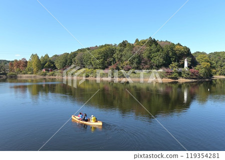 Lake Miyazawa with autumn leaves and canoeing 119354281