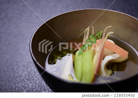 日式碗裡的湯 日式碗裡的湯 119355450