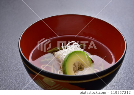 日式碗裡的湯 119357212