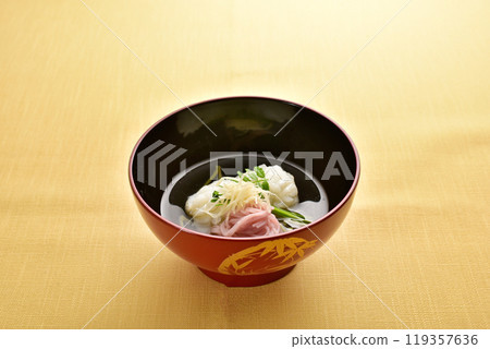Clear soup served in a Japanese bowl 119357636