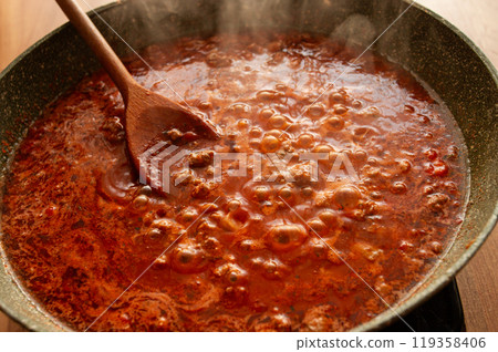 cooking, bolognese sauce, in a frying pan, stirring with a wooden spoon, tomato meat sauce, homemade, no people, cooking, bolognese sauce, in a frying pan, stirring with a wooden spoon, tomato meat sauce, homemade, no people, 119358406