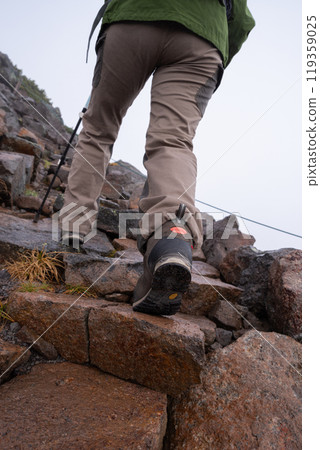 在登山者的腳下 在登山者的腳下 119359025