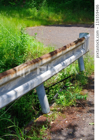生鏽的護欄 119359486