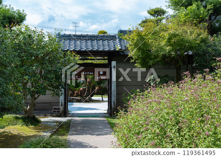 Summer garden at the luxurious Ito Denemon residence (Fukuoka Prefecture) 119361495