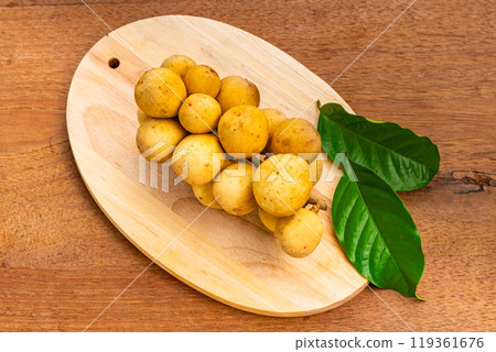 Top view bunch of ripe Long Kong or Longkong (Lansium parasiticum) fruits with green leaf. Top view bunch of ripe Long Kong or Longkong (Lansium parasiticum) fruits with green leaf. 119361676