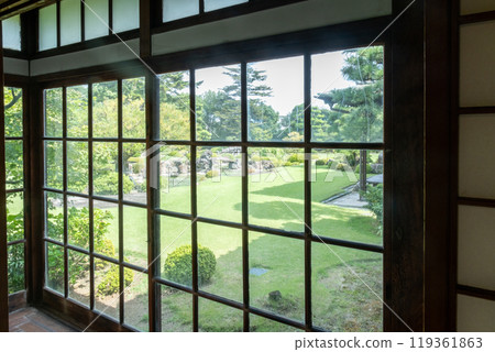 豪華宅邸伊藤傳右衛門住宅的夏季花園(福岡縣) 豪華宅邸伊藤傳右衛門住宅的夏季花園(福岡縣) 119361863