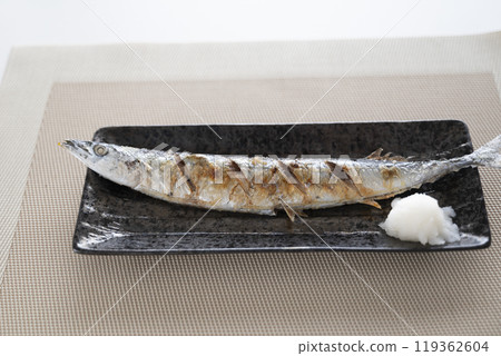 鹽烤秋刀魚 119362604