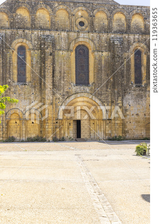 Cloitre de Cadouin (Abbaye de Cadouin), UNESCO World Heritage Site, Le Buisson-de-Cadouin, Dordogne department, New Aquitaine, France 119363655