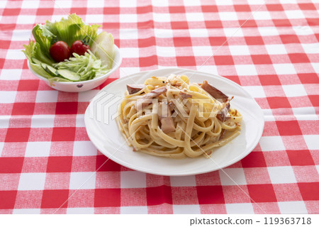 delicious looking carbonara 119363718
